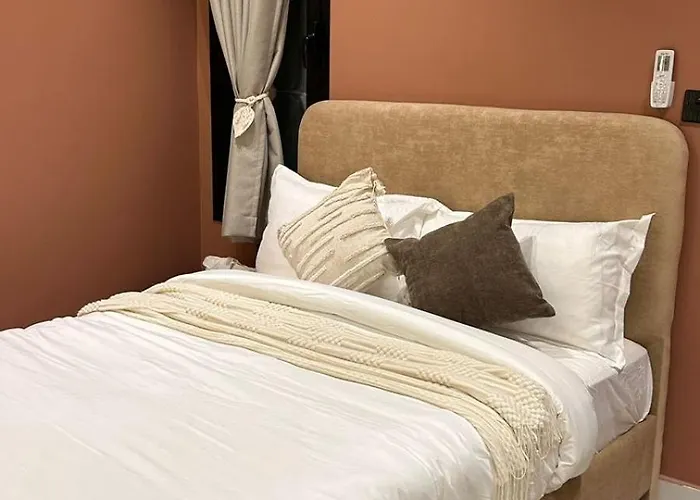 غرف فندقية بمدخل خاص - عمارة سكنية